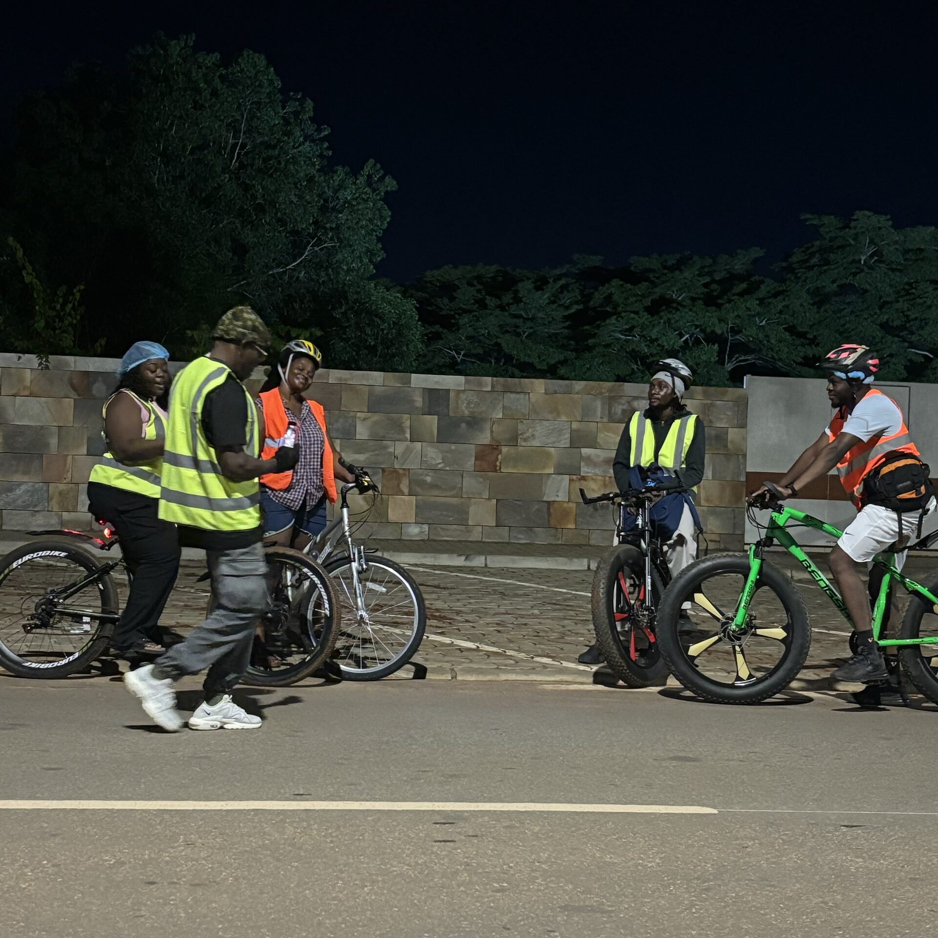 Groupe After6 Riders en pleine balade nocturne