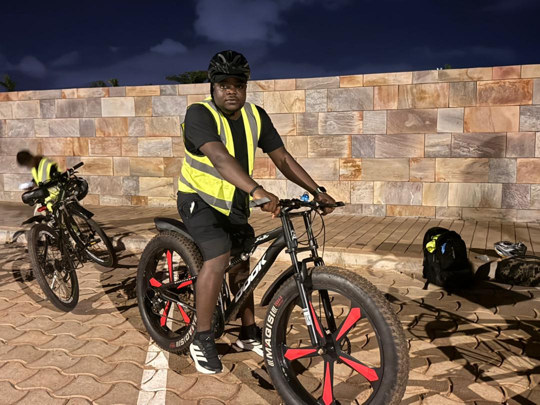 Semaine 2 · Portrait nocturne d'un rider After6 sur fat bike à Calavi