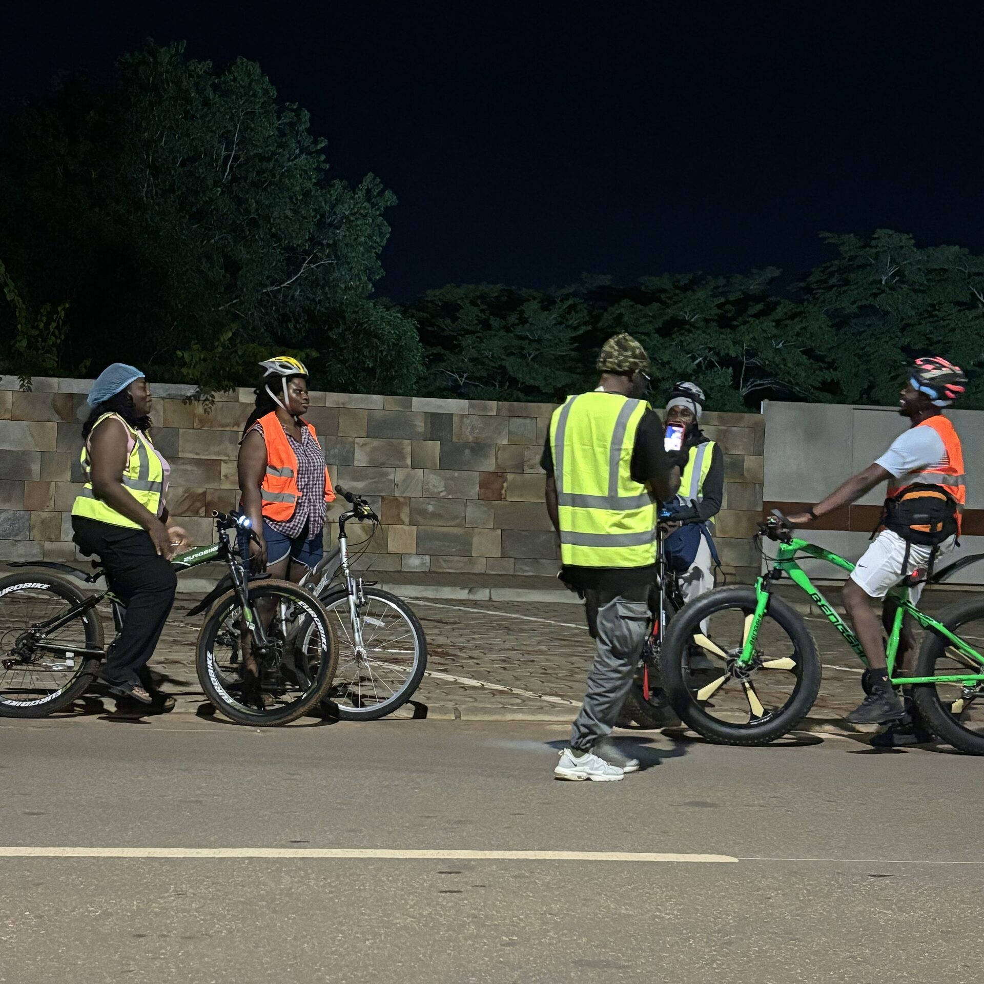 Sortie vélo After6 Riders dans les rues de Cotonou